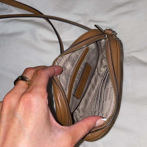 Michael kors brown crossbody - Picture 3 of 3